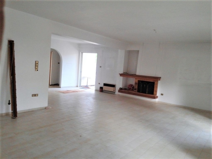 (For Sale) Residential Floor Apartment || Athens North/Ekali - 180 Sq.m, 4 Bedrooms, 267.000€ 